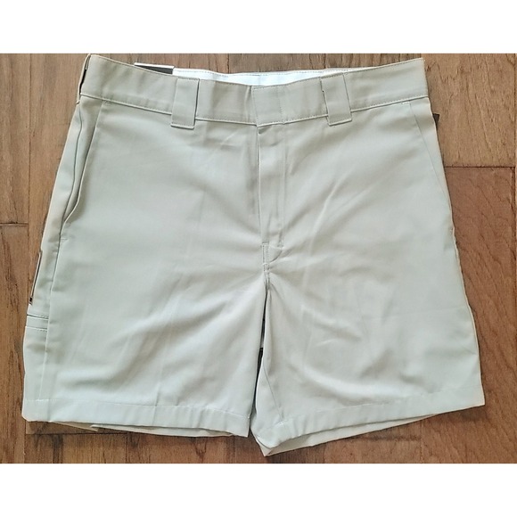 NWT Dickies Men's‎ Work Shorts Relaxed Fit Khakis Resist Wrinkle Shorts Sz 34x7" - Picture 1 of 5
